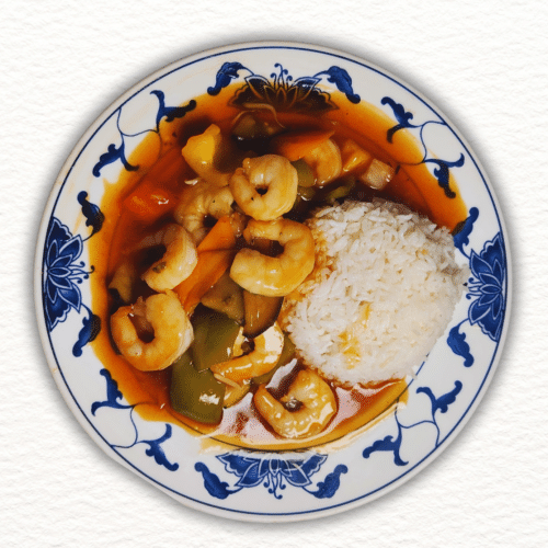 Gebratene Garnelen mit Süß-Sauer-Sauce und Gemüse