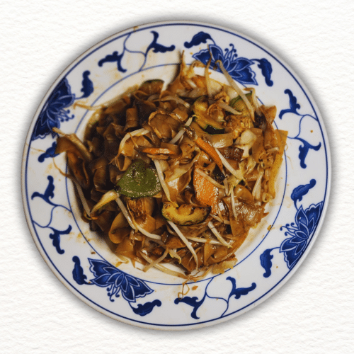 Gebratene Reisbandnudeln mit Gemüse (vegetarisch)