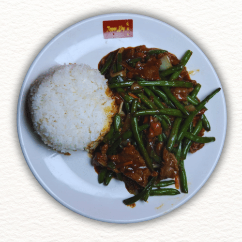 Rindfleisch mit grünen Bohnen, Pfeffer und Knoblauch